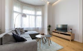 Designer Dream Home In The Center W 2Br/2Bath